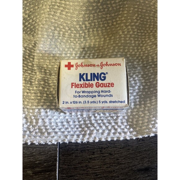 Vintage 1980 Johnson & Johnson 2” 3.5 Yards Kling Flexible Gauze. NOS - Picture 2 of 7